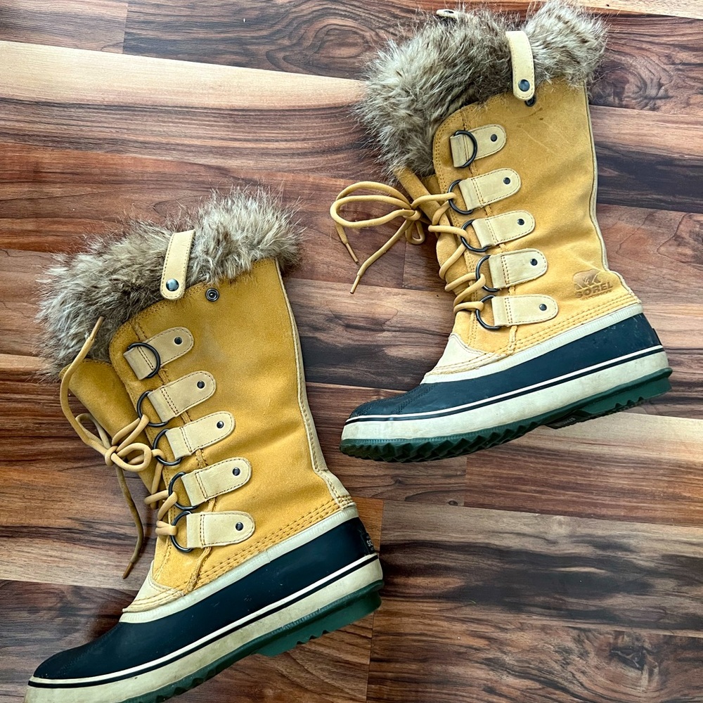Sorel waterproof winter boots women’s US size 9.